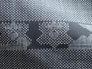 アンティーク　横段に抽象模様織出し本場泥大島紬着物（5マルキ）